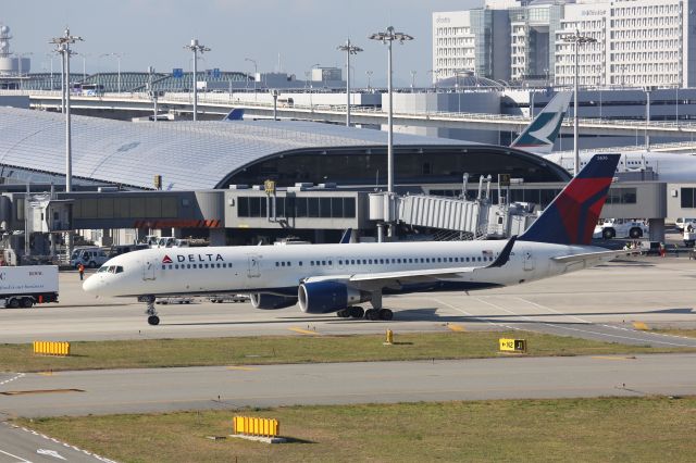 Boeing 757-200 (N536US)