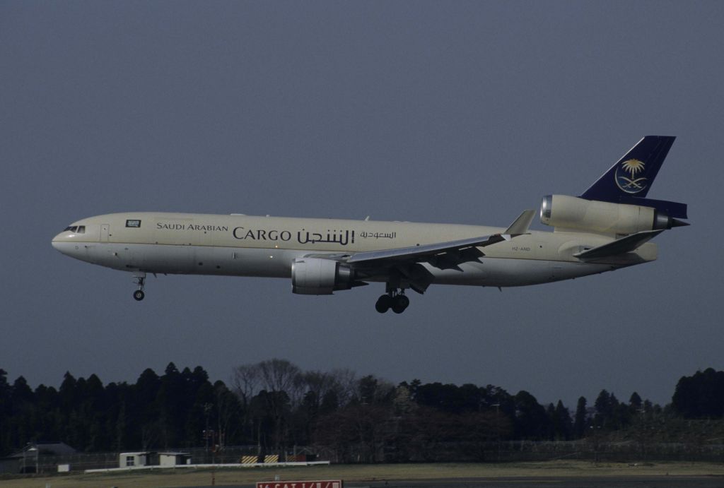 Boeing MD-11 (HZ-AND) - Short Final at Narita Intl Airport Rwy16R on 1999/04/01