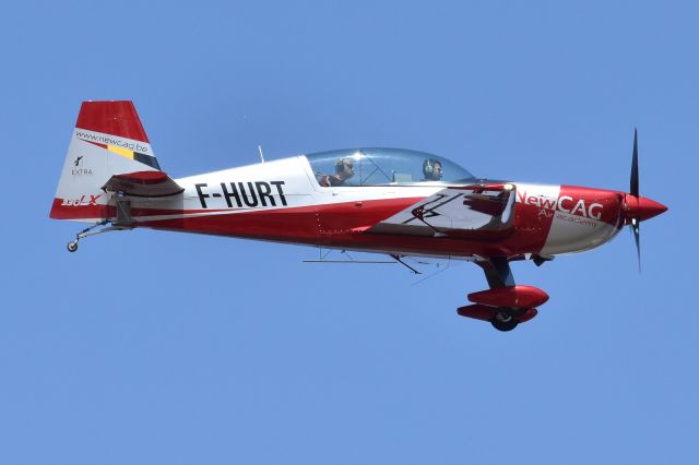 EXTRA EA-300 (F-HURT)