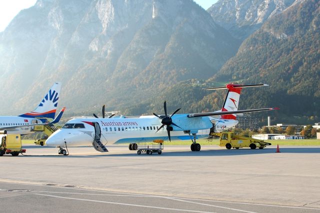 de Havilland Dash 8-400 (OE-LGL)