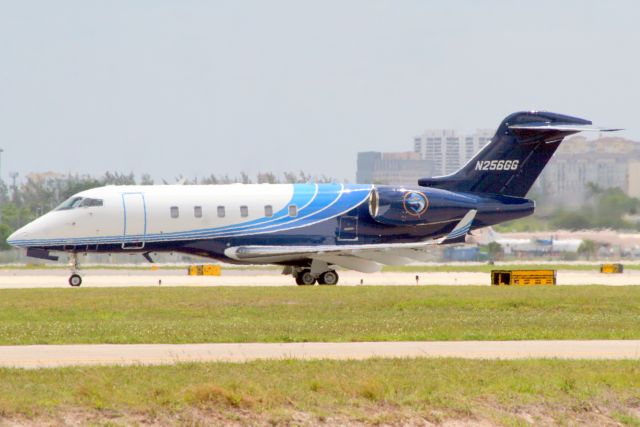 Bombardier Challenger 300 (N256GG) - Lining up to depart rwy 10L on 6-May-18.