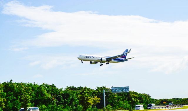 BOEING 767-300 (LV-CFV) - THIS B763 IS A FINAL APP AT MDPC!