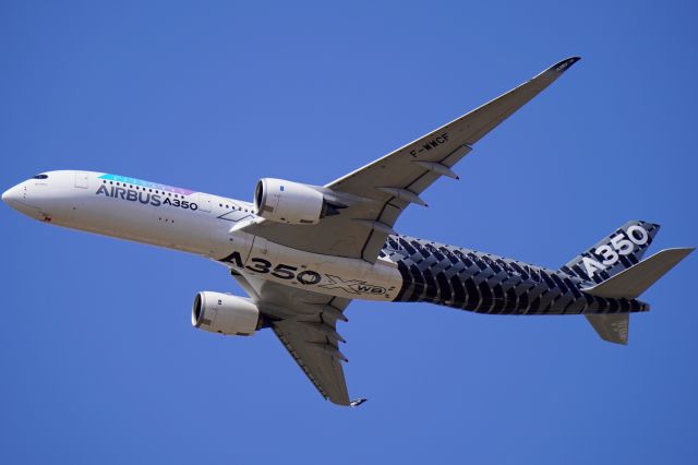 Airbus A350-900 (F-WWCF) - Airbus A350-900 (MSN 2) testbed flying at the Farnborough International Airshow 2022 (19th July 2022).