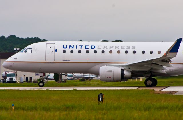 Embraer 175 (N87306)