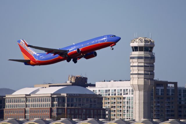 Boeing 737-800 (N8617E)