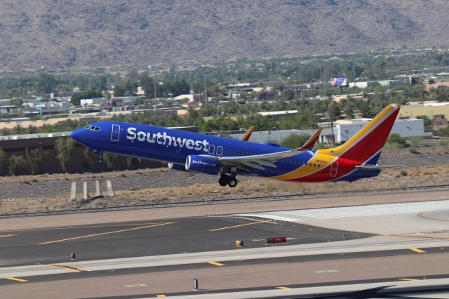 Boeing 737-800 (N8691A)