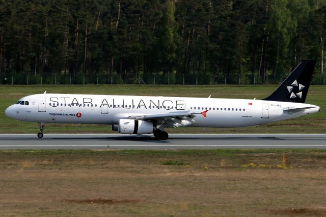Airbus A321 (TC-JRS)