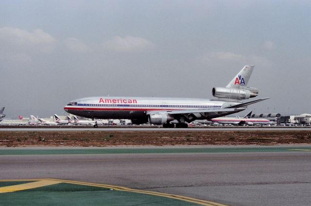 McDonnell Douglas DC-10 (N132AA) - KLAX - March 1989 or 1990 - American Airlines DC-10 "heavy" rolling out on 25L for the right exit to cross 25R...