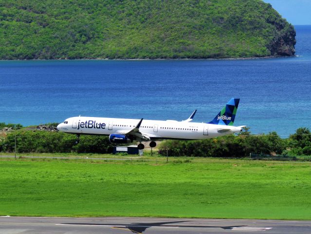 Airbus A321 (N907JB)