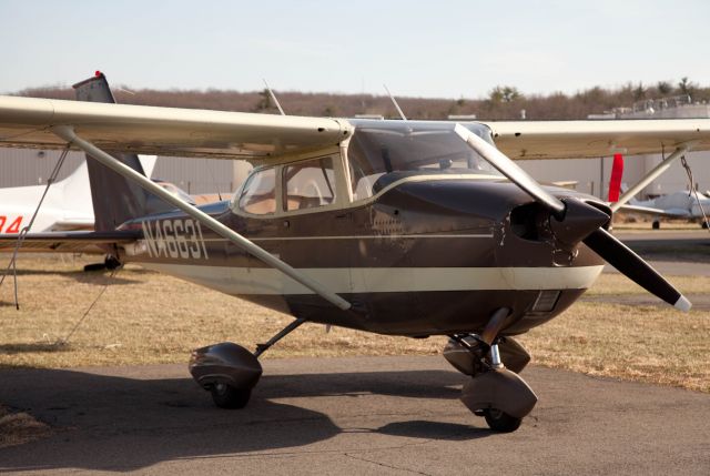 Cessna Skyhawk (N46631) - A 1968 model.