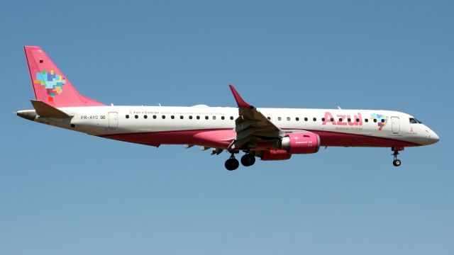 Embraer ERJ-190 (PR-AYO)