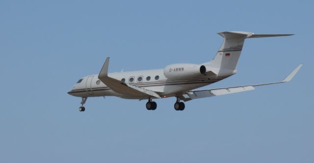 Gulfstream Aerospace Gulfstream G650 (D-AWWW) - On final is this 2017 German Registry Gulfstream 650ER in the WInter of 2021.