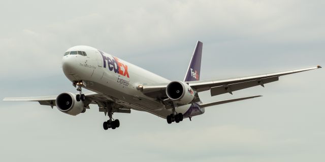 BOEING 767-300 (N150FE) - Federal Express Boeing 767-3S2ERF arriving from Los Angeles landing on runway 29 at Newark on 8/4/21.