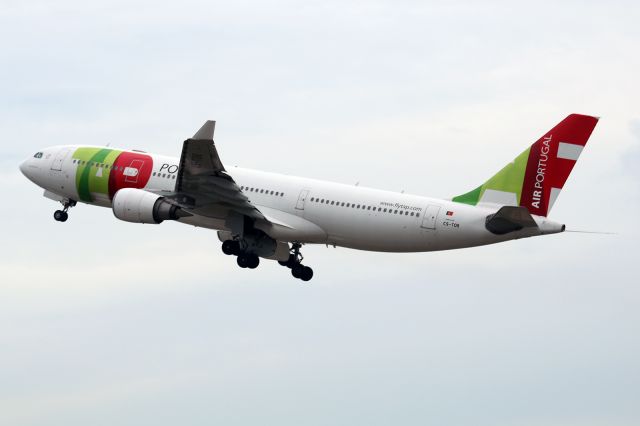 Airbus A330-300 (CS-TOR)