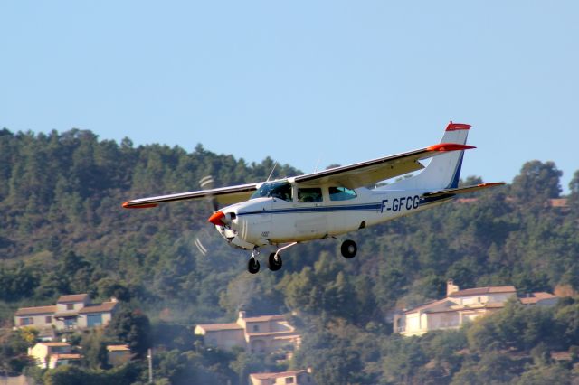 F-GFCG — - SHORT FINAL TO PIST 17 CANNES FRANCE 12.02.2013