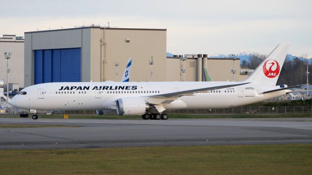 Boeing 787-9 Dreamliner (JA876J) - BOE431 taxis to the Boeing North ramp on return from KPDX on 1.11.19 after being painted. (ln 799 / cn 35430). 