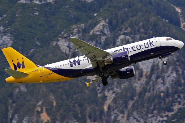 Airbus A320 (G-OZBK)