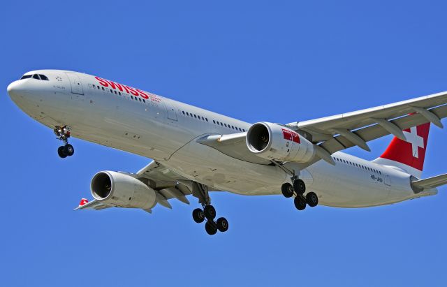 Airbus A330-300 (HB-JHD)