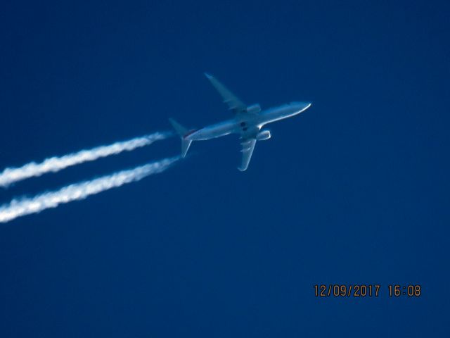 Boeing 737-800 (N981NN)