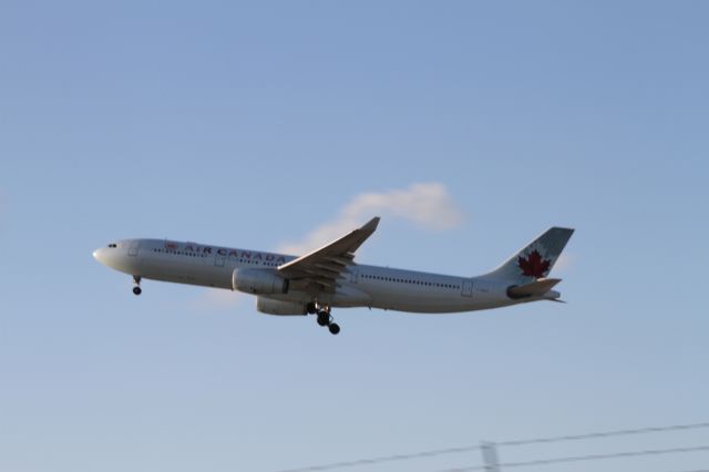 Airbus A330-300 (C-GFAE)