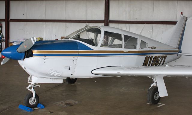 Piper Cherokee Arrow (N1957T)