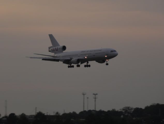 McDonnell Douglas DC-10 —