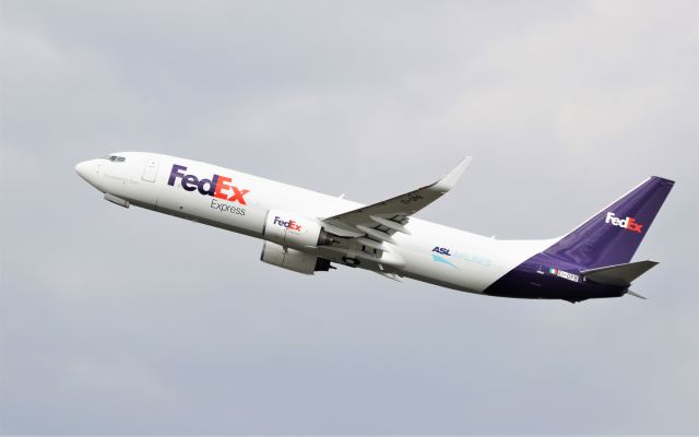 Boeing 737-800 (EI-DPB) - FedEx b737-8as(bcf) ei-dpb to be operated by ASL airlnes france as f-hiqd after painting by iac dep shannon for liege 1/5/21.