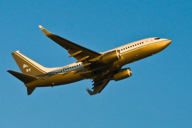 Boeing 737-700 (N88WR) - I love BBJs @ KBOS Logan with winglets on FlightAware.Com !