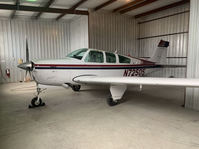 Beechcraft Bonanza (33) (N72505)