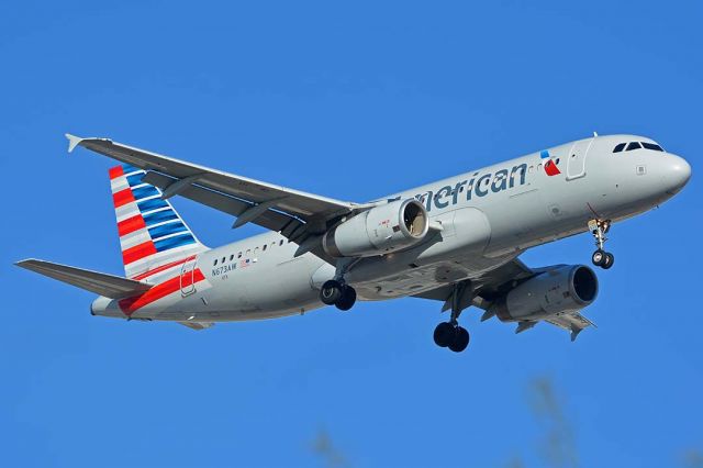 Airbus A320 (N673AW) - American A320-232 N673AW at Sky Harbor on November 27, 2017 