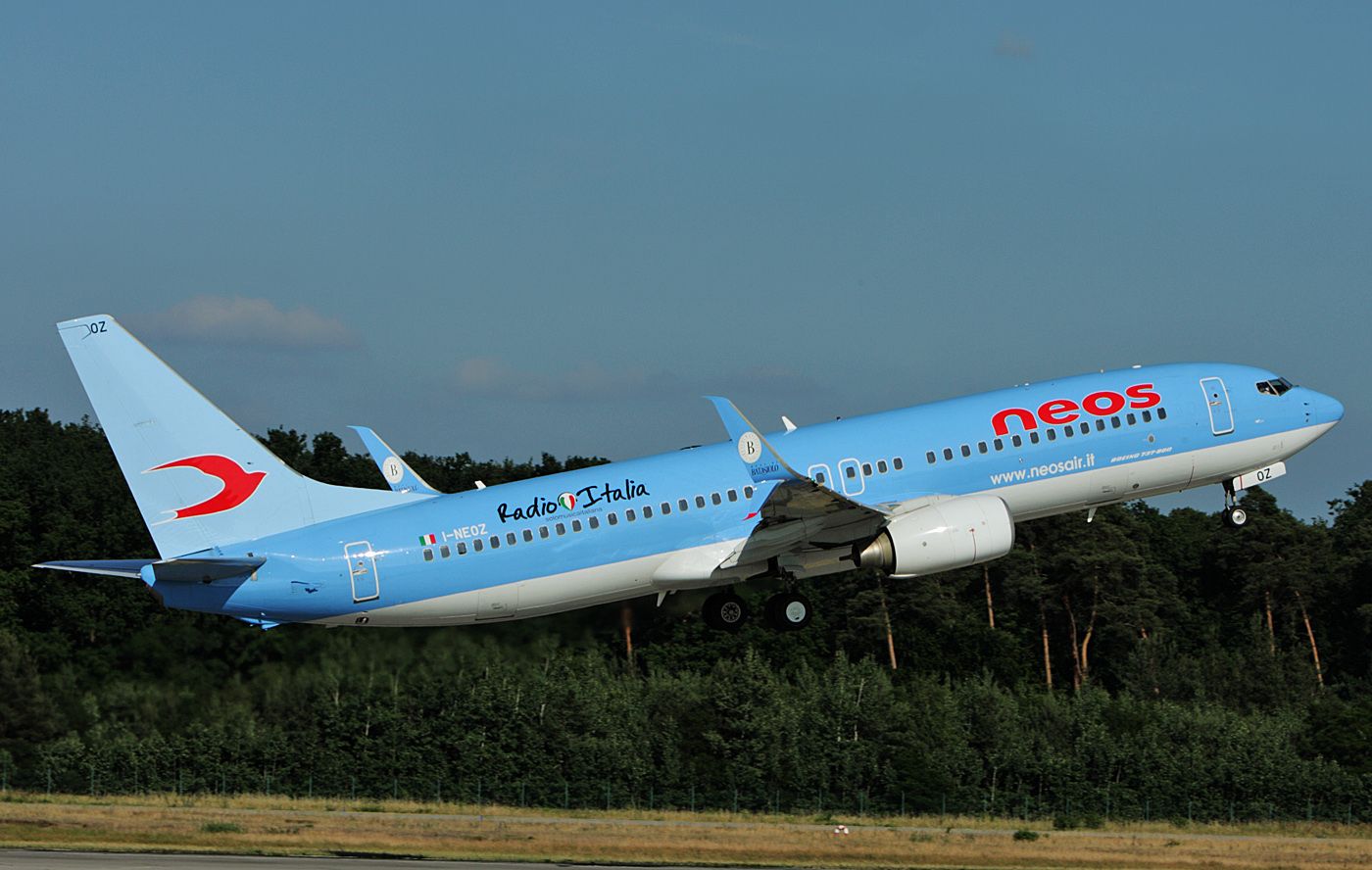 Boeing 737-700 (I-NEOZ)