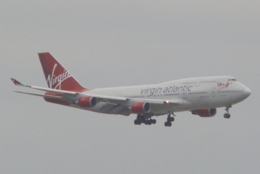 Boeing 747-400 (G-VHOT)