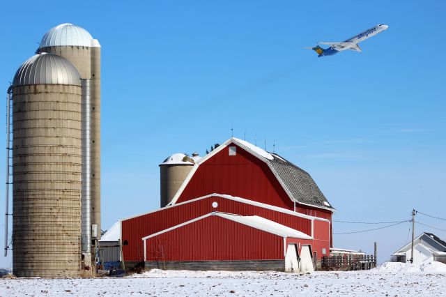 McDonnell Douglas MD-80 (N409NV) - Winter Snowbirds heading to Sunny Vegas on a cold February Sunday.  We are pretty rural out here in Appleton.