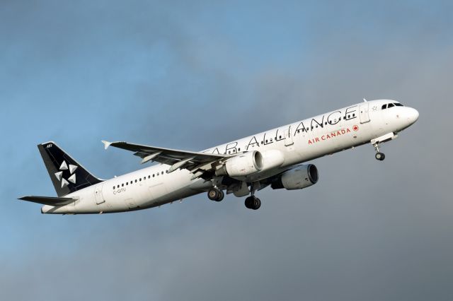 Airbus A321 (C-GITU)