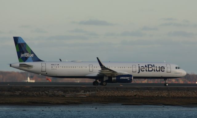 Airbus A321 (N961JT) - Jet Blue A321 now operating their new mint service out of BOS!