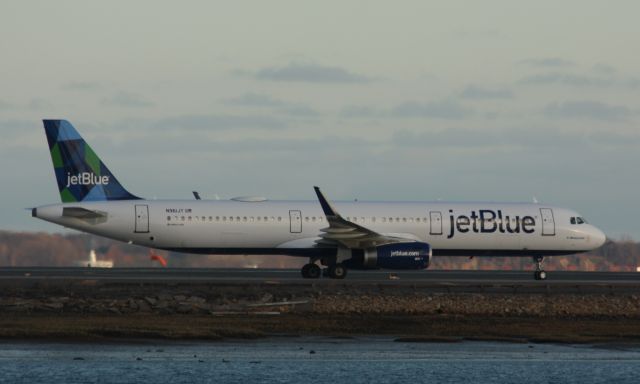 Airbus A321 (N961JT) - Jet Blue A321 now operating their new mint service out of BOS!