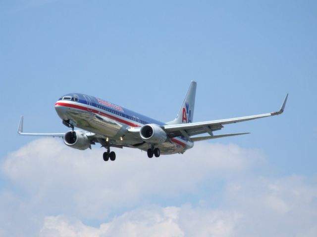 Boeing 737-800 (N857NN)