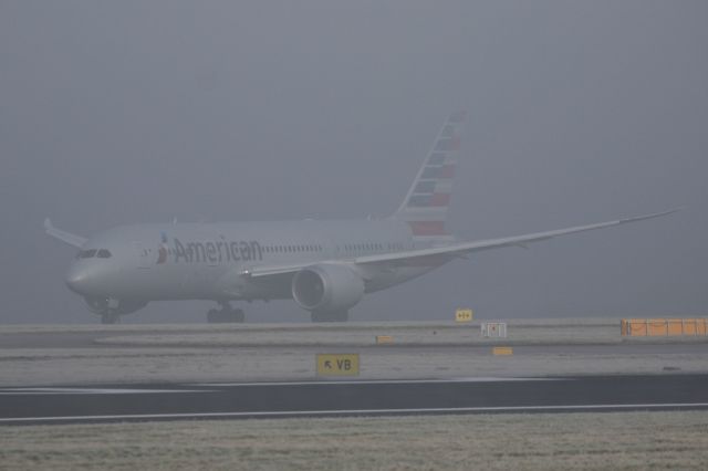 Boeing 787-8 (N814AA) - After the earlier 200m visibility, the planes could be seen for an hour or so.  AA735 rolling into the return to PHL