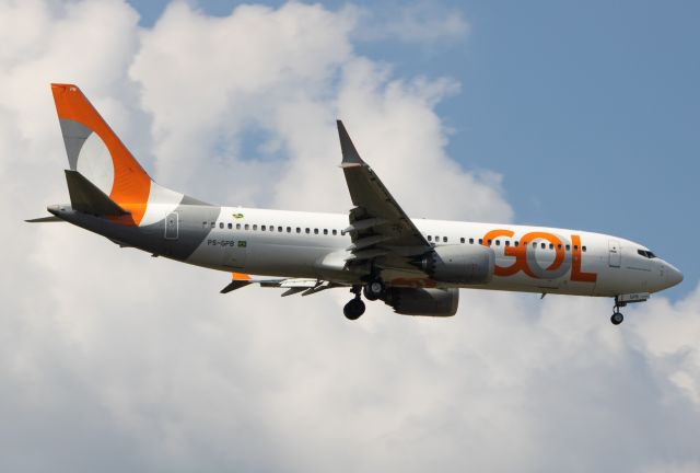 Boeing 737-800 (PS-GPB)