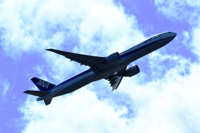 Boeing 777-200 (JA787A)