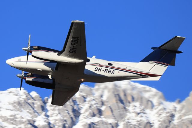 Beechcraft Super King Air 200 (9H-RBA)