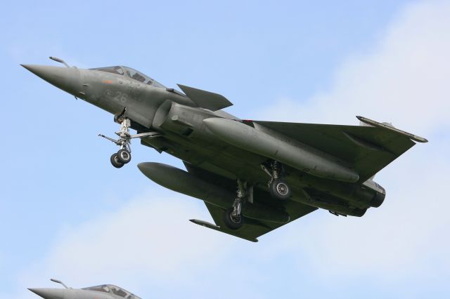 FNY26 — - French Naval Aviation Dassault Rafale M, Short approach rwy 26, Landivisiau Naval Air Base (LFRJ)