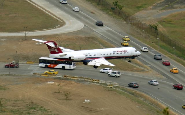 Fokker 100 (HP-1764PST)