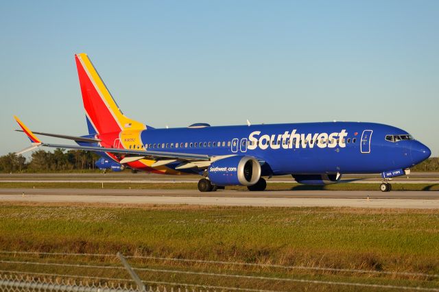 Boeing 737 MAX 8 (N1805U)