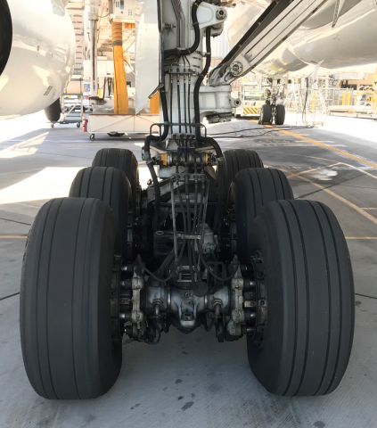 Boeing 777-200 (N797AN) - PHX T4 INT bravo 25 left main 14MAY19