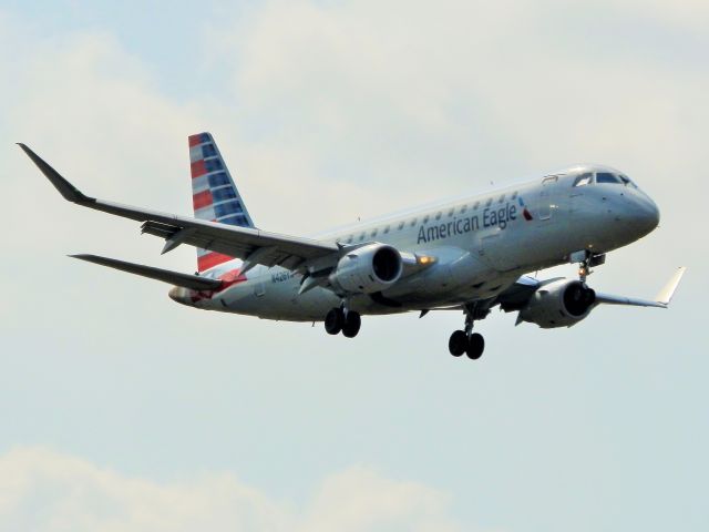 Embraer 170/175 (N426YX)