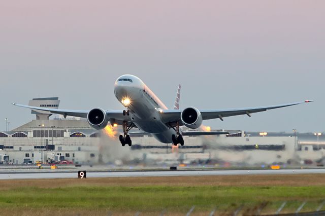 Boeing 777 (N719AN)