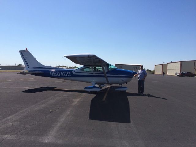 Cessna Skylane (N58469) - Stopping in for Hard 8 BBQ 