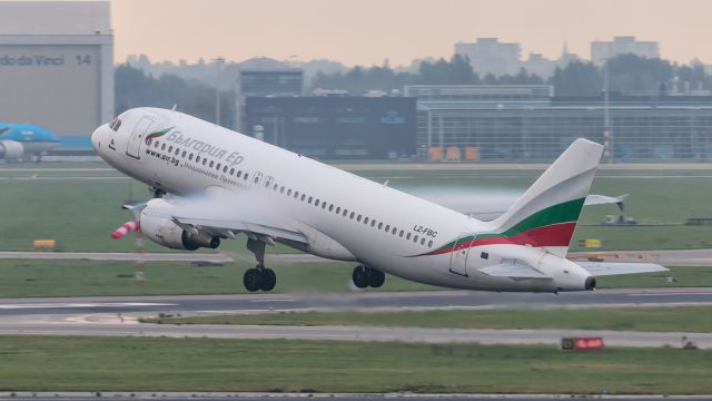 Airbus A320 (LZ-FBC)