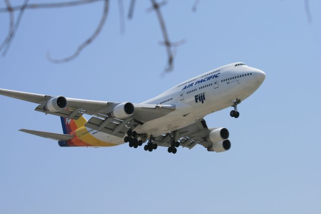 Boeing 747-400 (DQ-FJK)